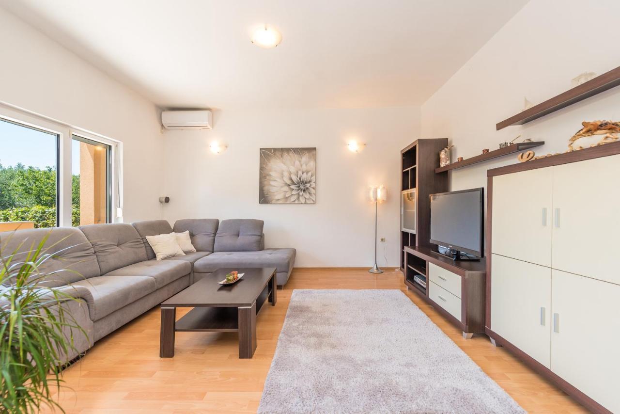 Nelly Apartments 普利拉卡 外观 照片
