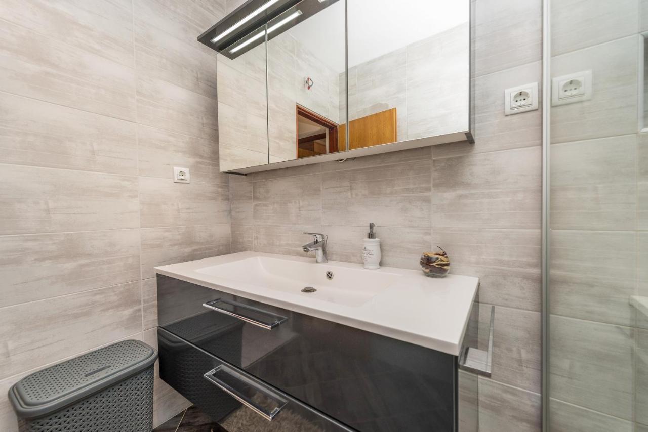 Nelly Apartments 普利拉卡 外观 照片